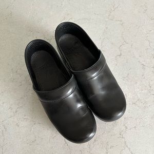 NWOT Dansko clogs